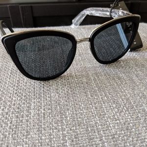 Quay Australia My Girl sunglasses in Black/smoke